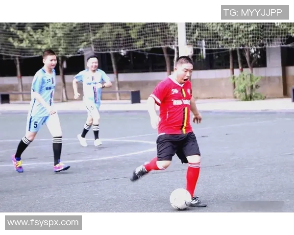 足球赛事的精彩瞬间与球员背后的故事探讨